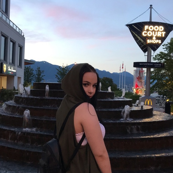 Meet your Posher, Haley - Picture 1 of 1